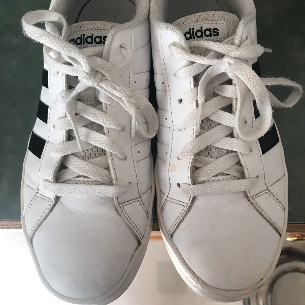 Black and white adidas size 7